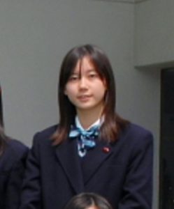 そんな、ゆきりぬの高校生時代の写真はこちらです。貴重な制服姿!